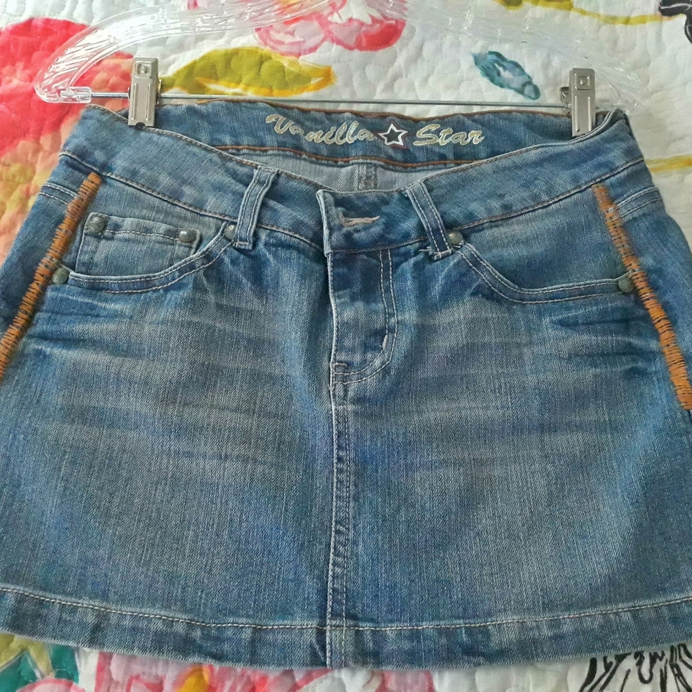 Vanilla Star Embroidered D NWOT